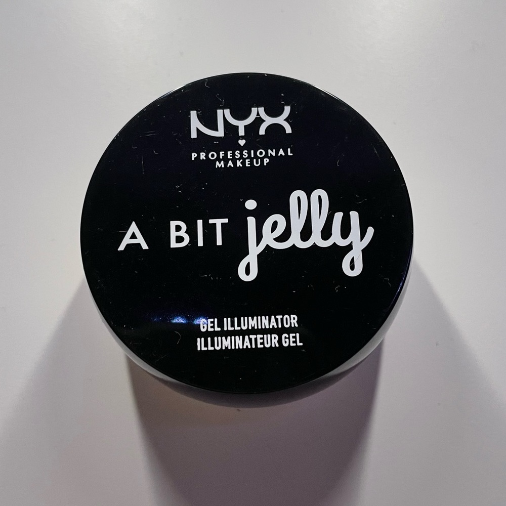 NYX, A bit jelly gel illuminator in colour opalescent